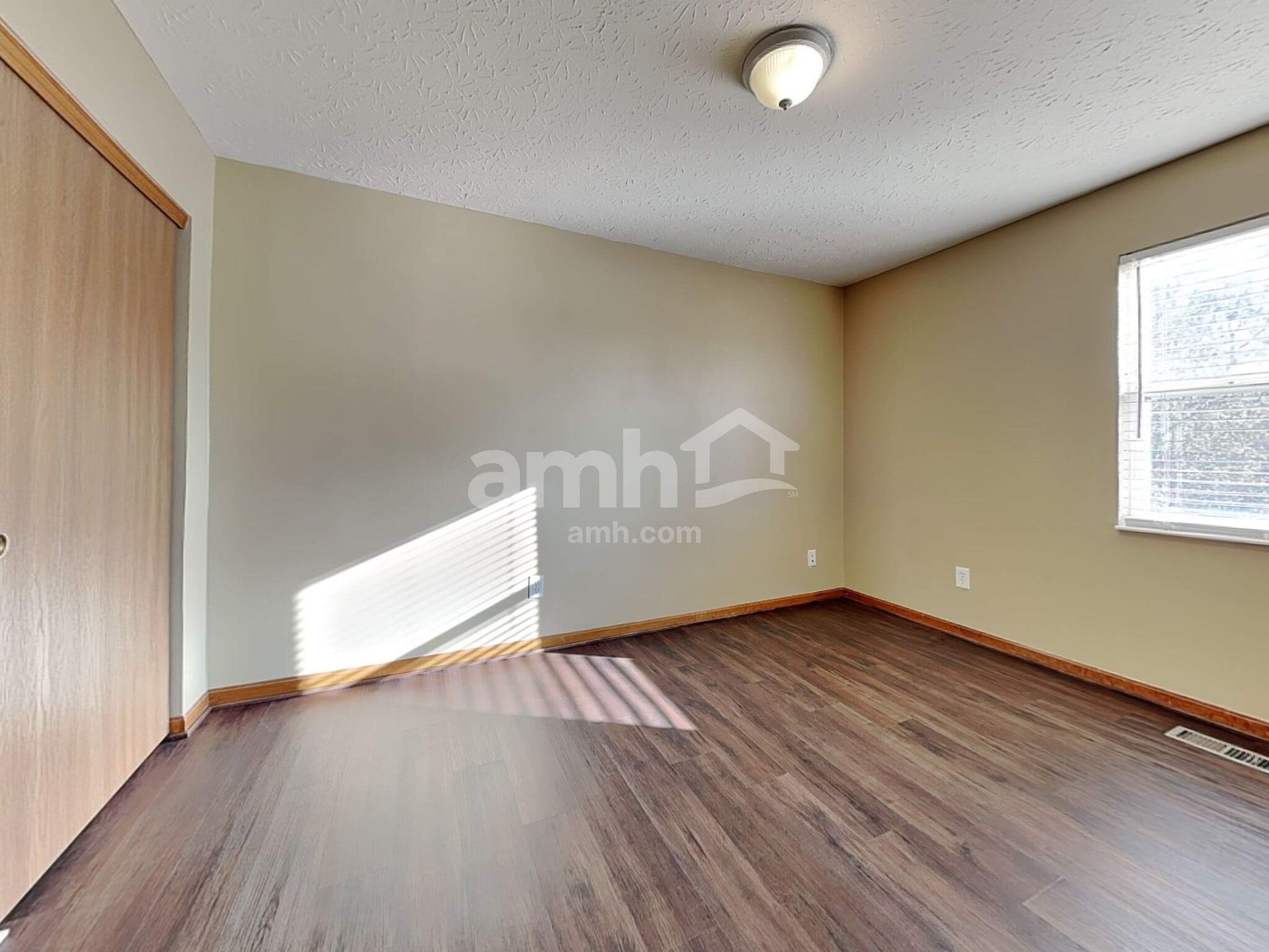 Building Photo - 7036 Maple Crest Ct