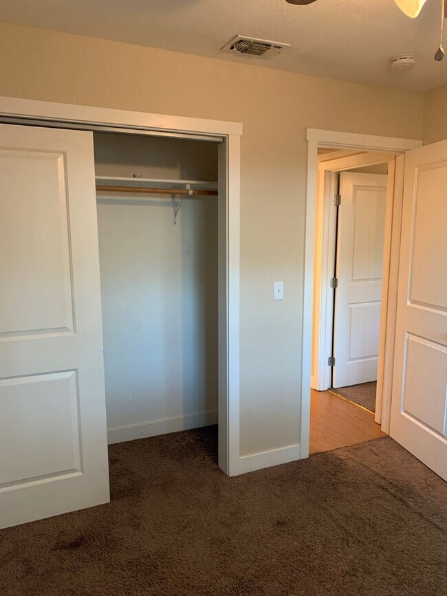 Building Photo - 7533-7535 Gallant Circle