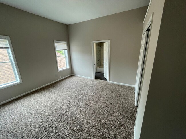 Building Photo - Cozy and spacious Garfield Park 3BD/1.5 BA...