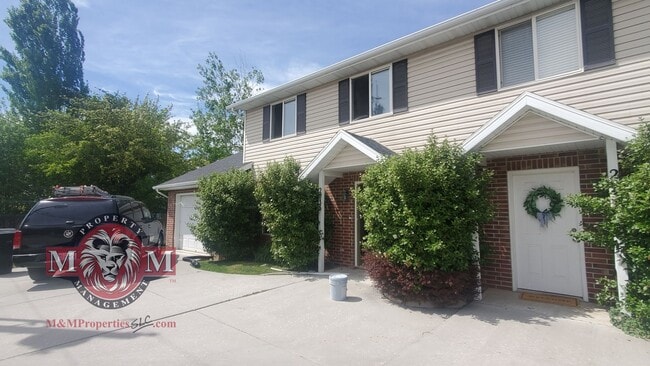 Building Photo - 2 Bd 1.5 Bath Duplex in Millcreek