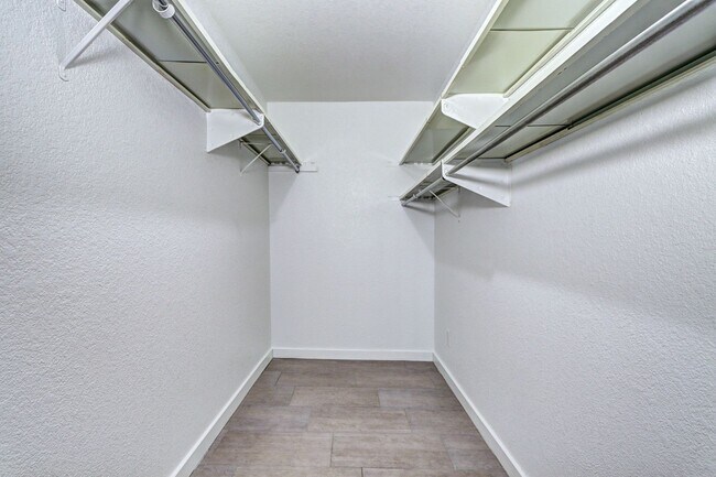 Building Photo - Updated 2 Bedroom 2 Bath Condo With Pool A...