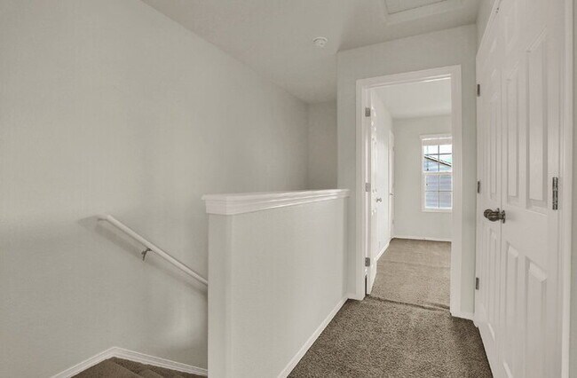 Building Photo - Updated 2-Bed Townhome Just Minutes from F...