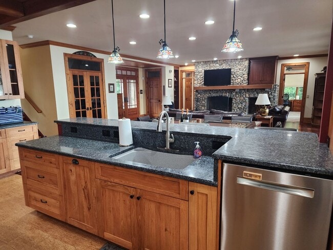 Building Photo - Fully Furnished Lakefront Home