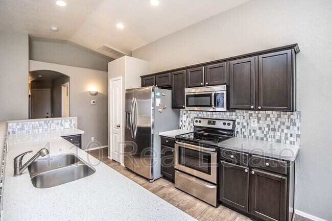 Building Photo - 4650 S Greythorne Way