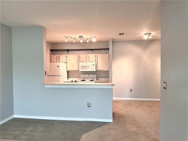 Building Photo - 5475 Vineland Rd