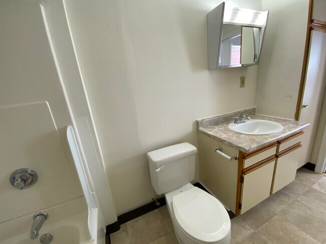 Building Photo - 133 Second St