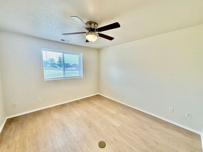 Building Photo - New on the market!