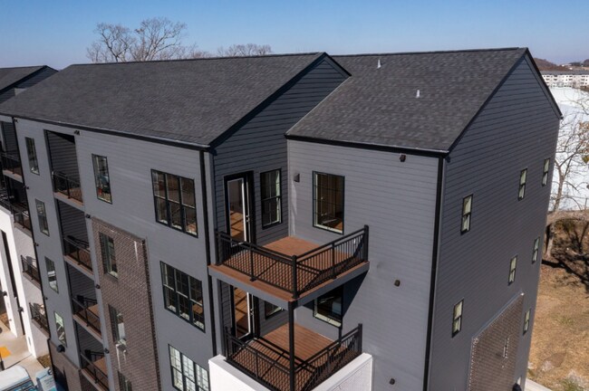 Building Photo - 2900 Edwin Wy