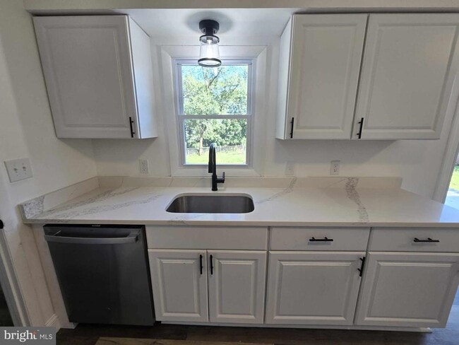 Building Photo - 254 Princeton St