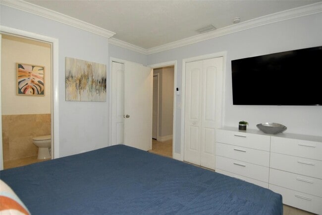 Building Photo - 21 NE 57th Ct