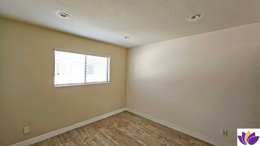 Building Photo - 18130 Oxnard St
