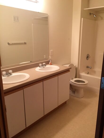 Building Photo - 2855 Coral Ct