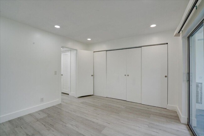 Building Photo - 110 Dorchester E
