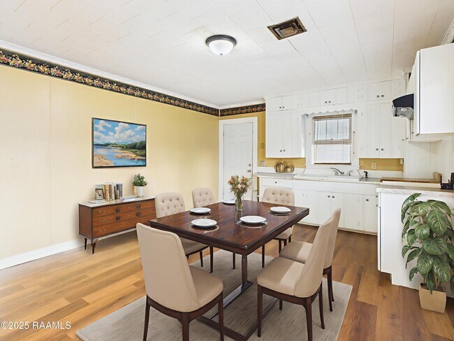 Building Photo - 413 Dorothy St