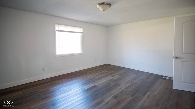 Building Photo - 2323 W 59th St