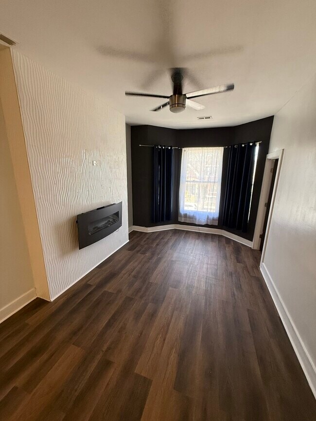 Building Photo - 6833 S Calumet Ave