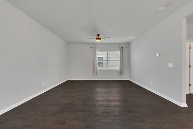 Building Photo - 1051 Lonergan Cir