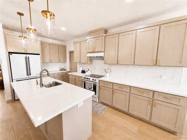 Building Photo - 2509 S Cartier Dr