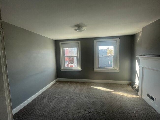 Building Photo - 225 Hall St