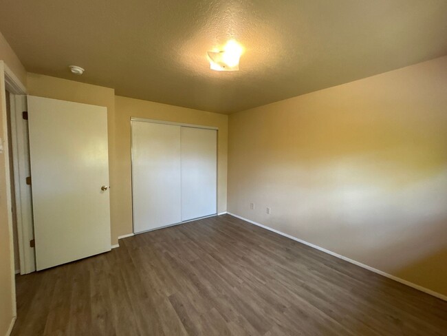 Building Photo - MOVE IN SPECIAL!  Remodeled 2 Bedroom 1 Ba...