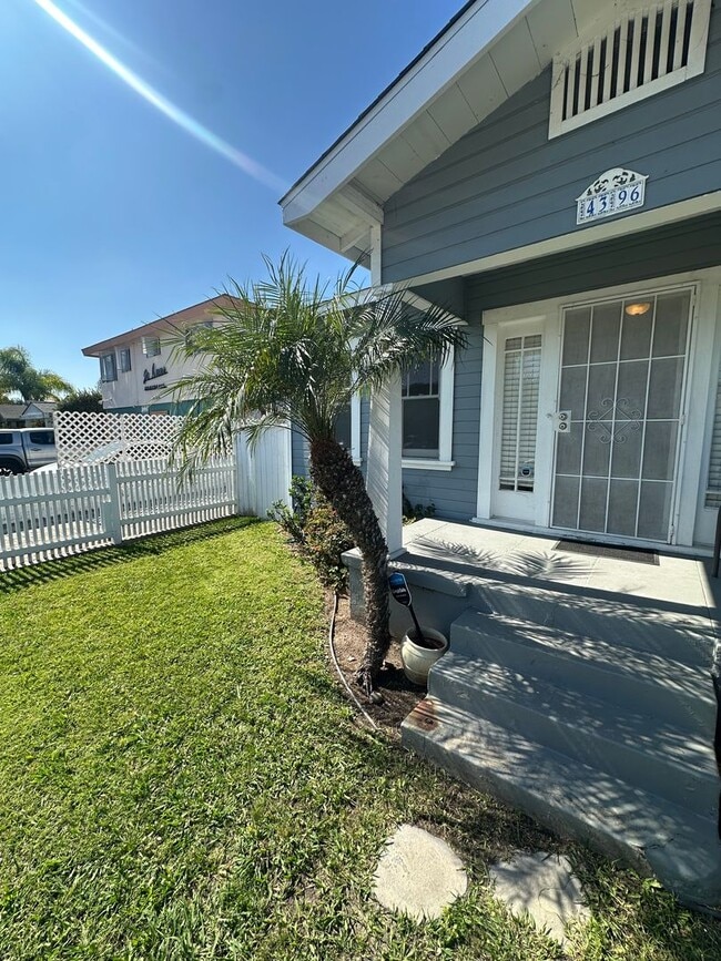 Building Photo - Quaint Craftsman House w/Garage, fenced yard, available now for 1 year lease to start!!!