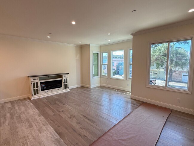 Building Photo - 220A-220A Sadowa St