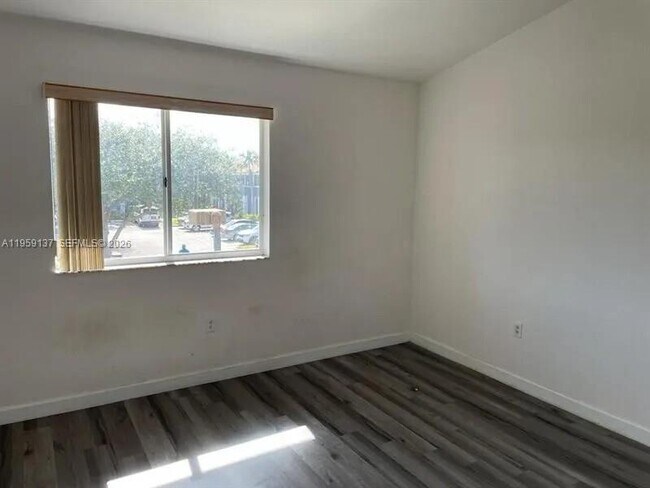 Building Photo - 5411 SW 41st St