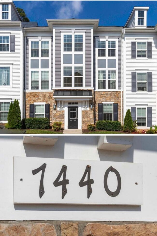 Building Photo - 7440 Riding Meadow Way