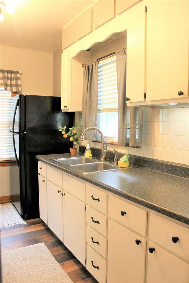 Building Photo - 3 bedroom in the Heart of Moline