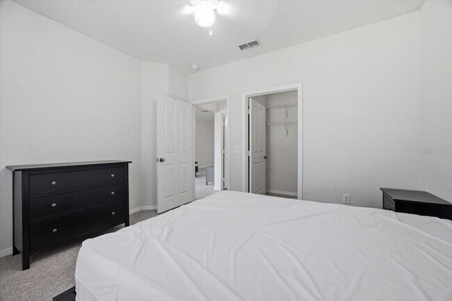 Building Photo - 4008 Hemingway Cir
