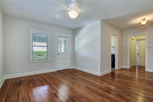 Building Photo - 404 S Westland Ave