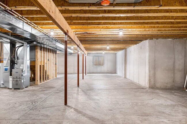 Building Photo - Large 3 Bedroom  Home