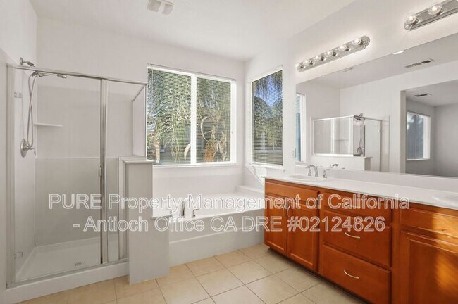 Building Photo - 2446 Mojave Dr