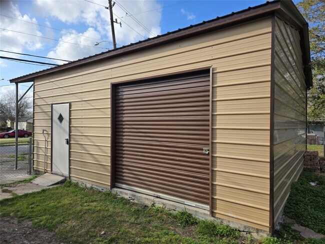 Building Photo - 8703 Berndale St