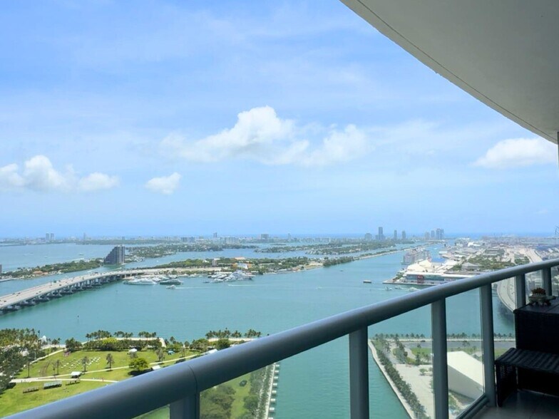 Building Photo - 888 Biscayne Blvd