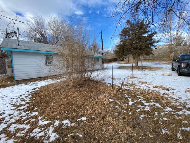 Building Photo - 2-3 Bedroom 1 Bath House with Washer and D...