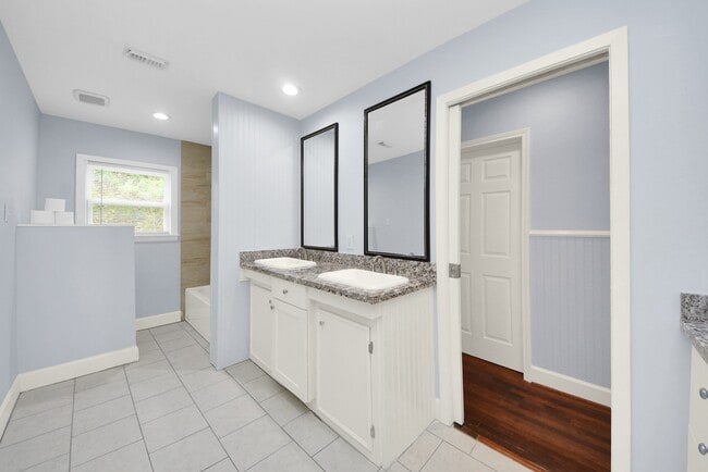 Building Photo - 6214 Diamond Ct