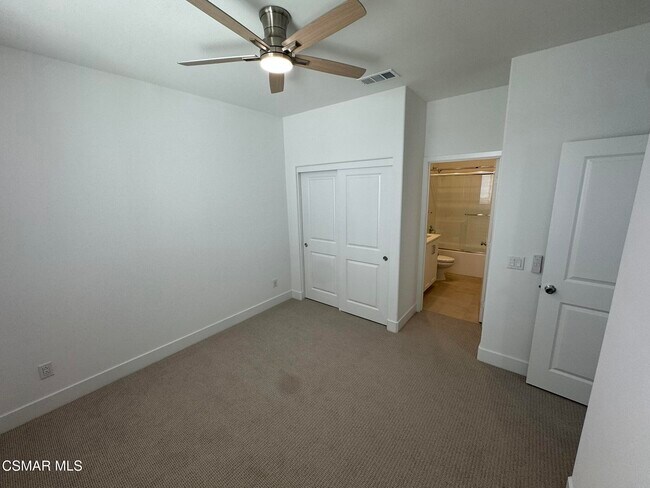 Building Photo - 701 Edward Scholle Dr