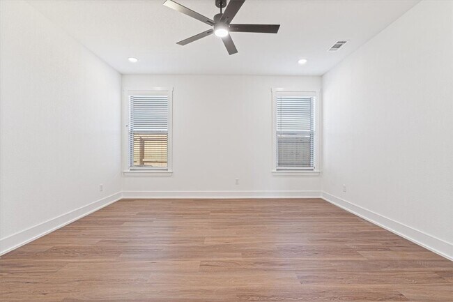 Building Photo - 6900 SW High Meadow Blvd