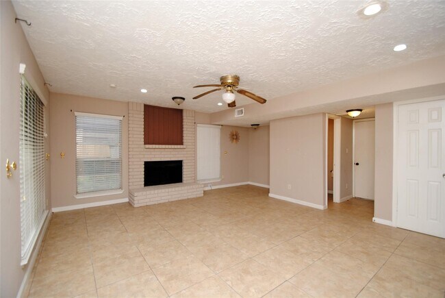 Building Photo - 13507 White Cliff Dr