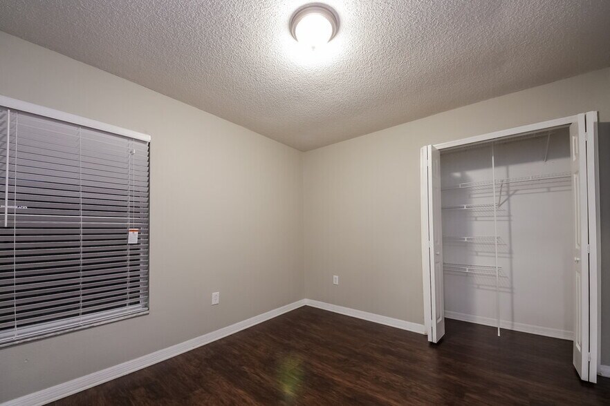 Building Photo - 4307 Bayside Dr