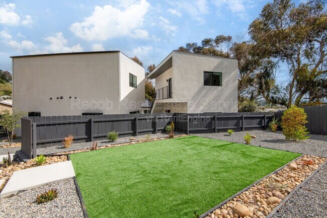 Building Photo - 1710 Hanford Dr