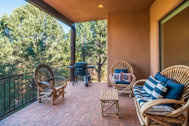 Building Photo - HOUSE - VILLAGE OF OAK CREEK - LAS PIEDRAS