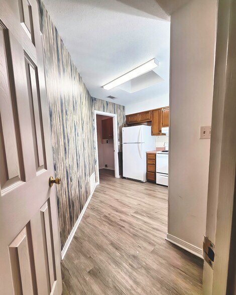 Building Photo - 8 Viking Dr NW