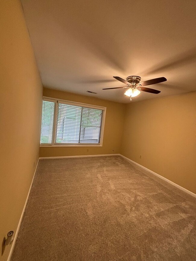 Building Photo - New Listing - Don't Miss Out!