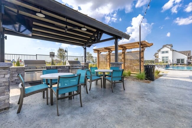 Building Photo - Breeze Street, Justin, TX 76247 - 2 BR 2 BA house