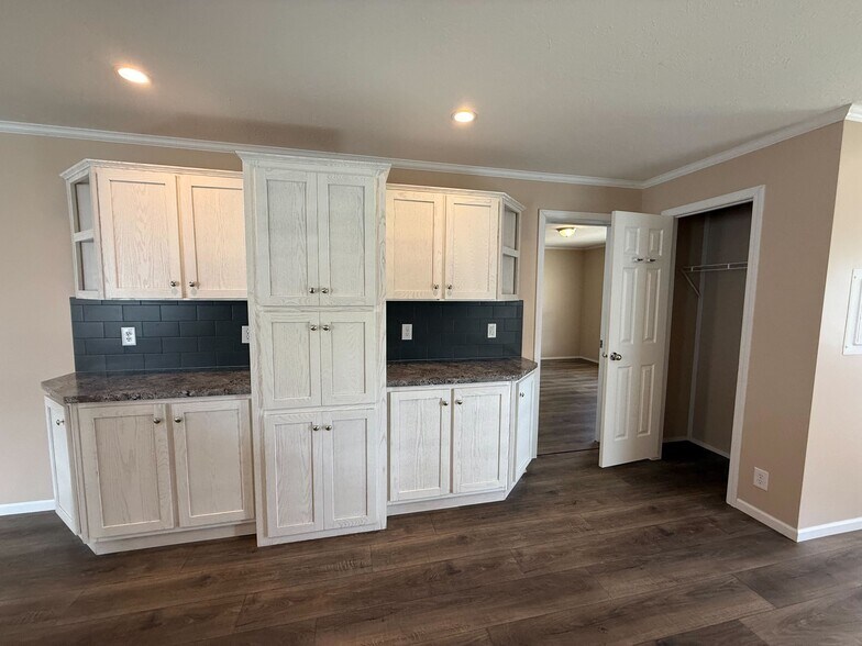 Building Photo - 12452 St James Ct