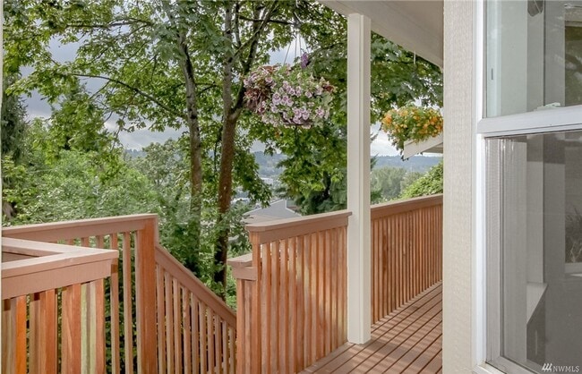 Building Photo - 3Bd/2.5Ba Renton House