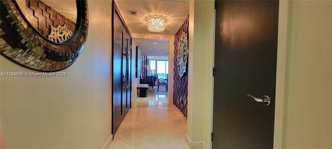 Building Photo - 1331 Brickell Bay Dr