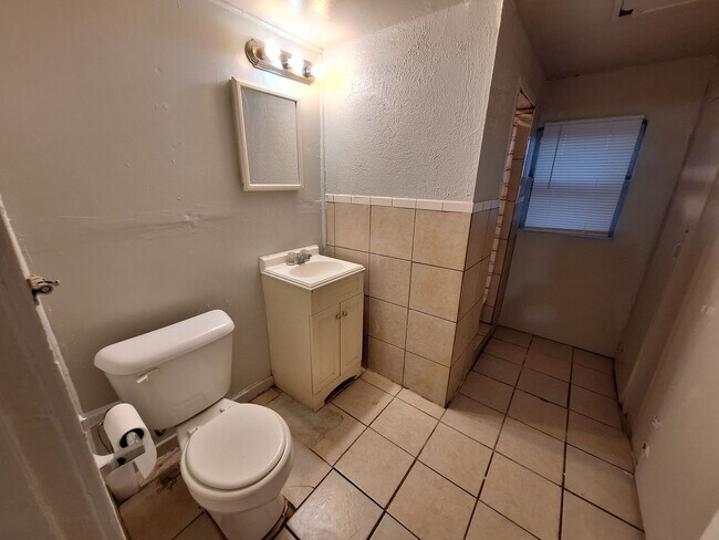 Building Photo - 1 bedroom, 1 bath